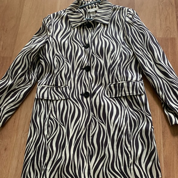 Woman’s jacket - Picture 4 of 5